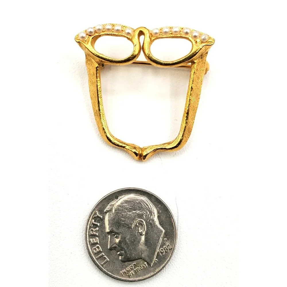 Vintage Eye Glasses w Faux Pearls Granny Brooch Pin Gold Tone